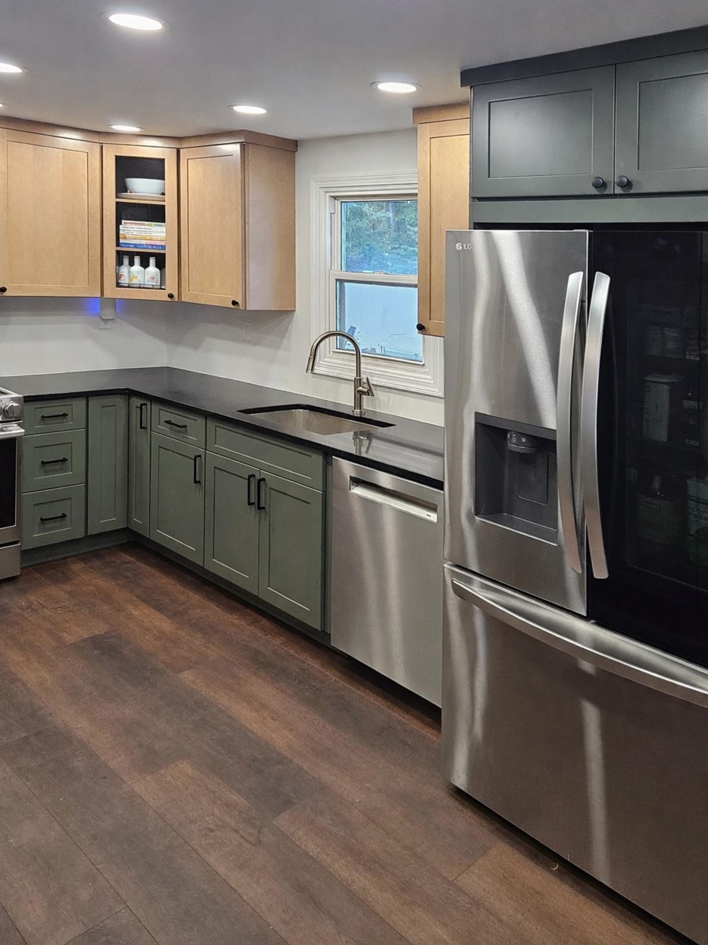 hrd-twotone-cabinetry-kitchen